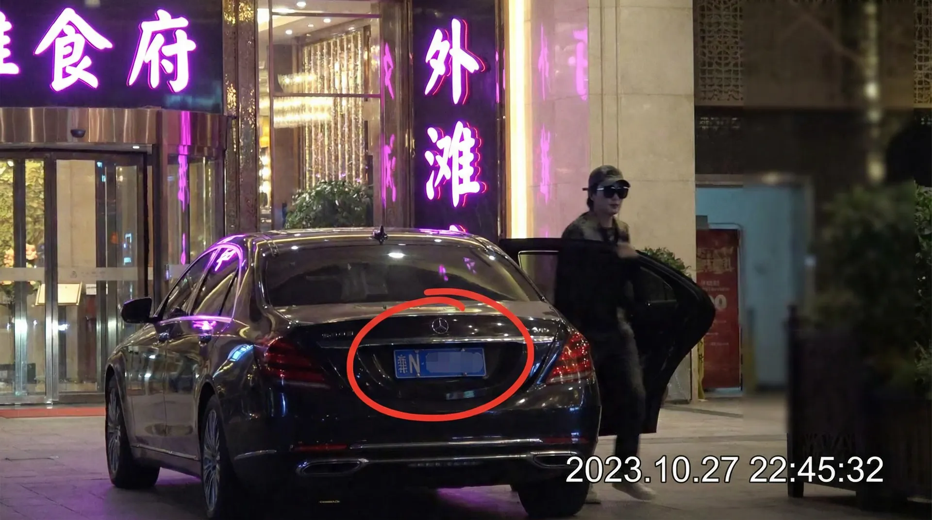 海角社 - 精品内容平台 | 独家社区资源 | 海角社免费视频推荐 - 豪车餐厅外被拍